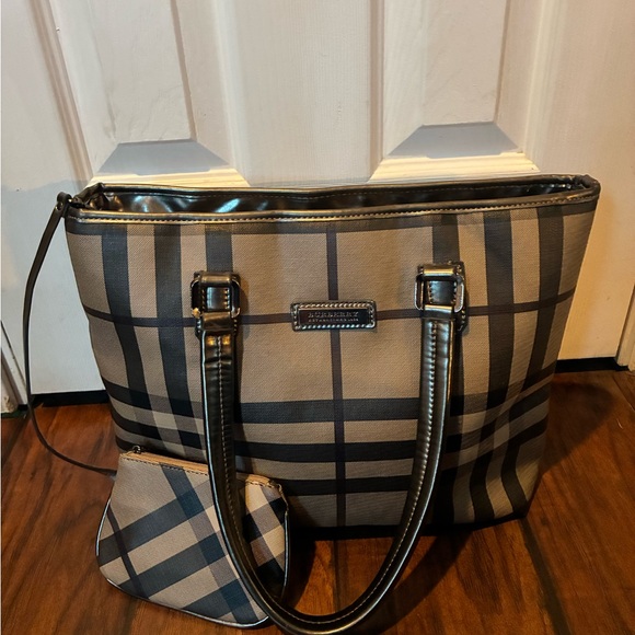 Burberry Black and Tan Plaid women’s bag - Picture 1 of 4